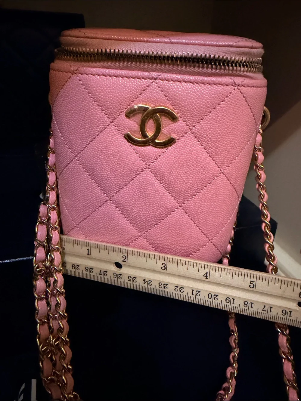 CHANEL Pink Quilted Vanity bag. Caviar leather Almost new!